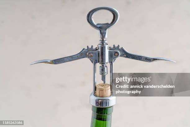 wing corkscrew wine opener - korkenzieher stock-fotos und bilder
