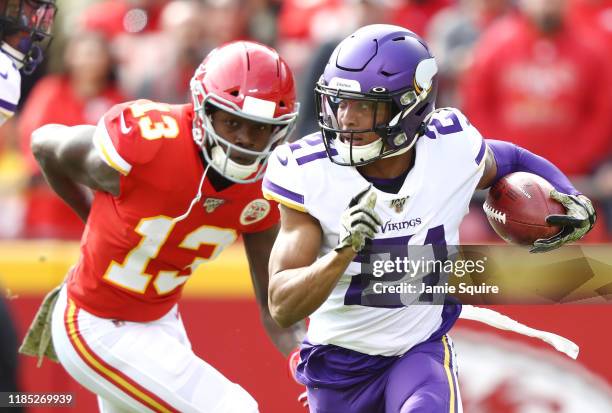 Mike Hughes of the Minnesota Vikings runs with the ball during the first half against the Kansas City Chiefs at Arrowhead Stadium on November 03,...