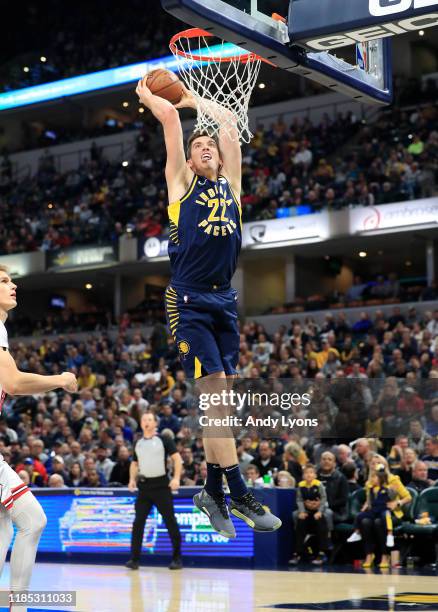 Leaf of the Indiana Pacers dunks the ball in the game against the Chicago Bulls at Bankers Life Fieldhouse on November 03, 2019 in Indianapolis,...