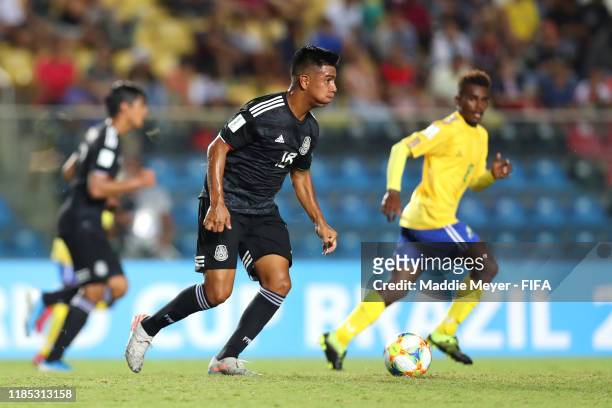 Efrain Alvarez of Mexico dribbles downfield during the FIFA U-17 World Cup Brazil 2019 Group F match between Mexico and Solomon Islands at Estádio...