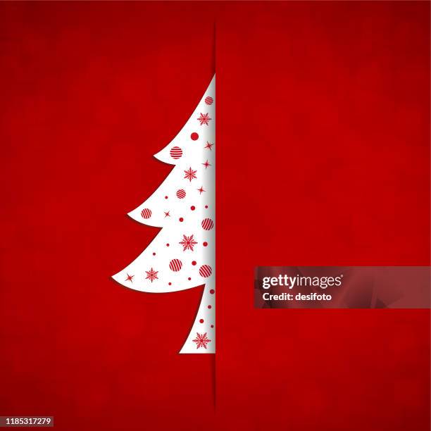 eine vektor-illustration eines kreativen leuchtend roten farbe xmas hintergrund mit einer hälfte sichtbar entoch dekoriert königlichen baum in einem schlitz eingefügt - hiding stock-grafiken, -clipart, -cartoons und -symbole