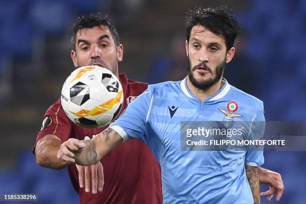 Cluj's Argentinian midfielder Emmanuel Culio and Lazio's Spanish midfielder Luis Alberto go for the ball during the UEFA Europa League Group E...