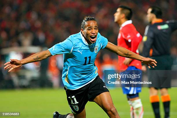 Álvaro Pereira of Uruguay celebrates his goal against Chile during a match as part of group C of 2011 Copa America at Malvinas Argentinas Stadium on...