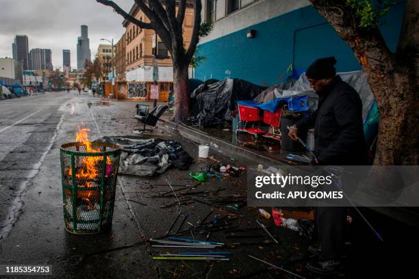 249 Homeless Keep Warm Stock Photos High Res Pictures And Images 249-homeless-keep-warm-stock-photos-high-res-pictures-and-images