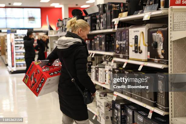 Target Machine In Store Target Store Display Photos and Premium High Res Pictures - Getty Images