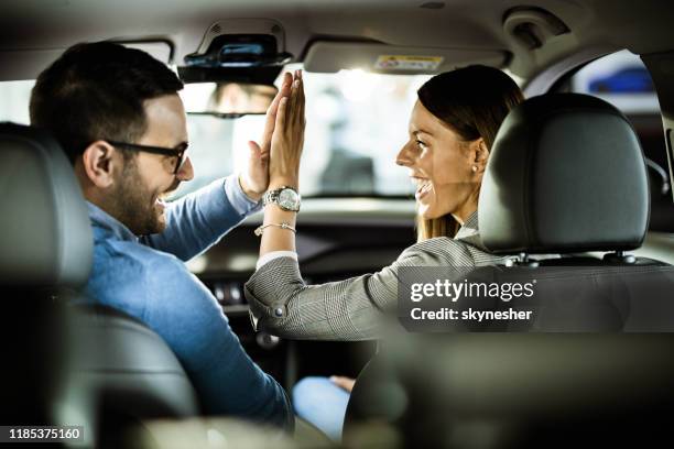 geef me high-five, we kochten een auto! - couple celebrating stockfoto's en -beelden