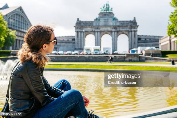 chilling in brussels - le cinquantenaire stock pictures, royalty-free photos & images