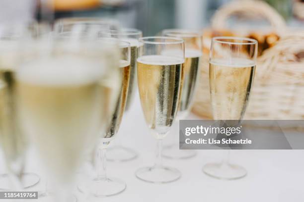 filled champagne glasses at a party - champagne flute stock-fotos und bilder