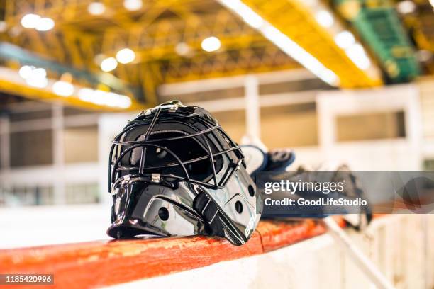 ice hockey helmet - hockey helmet stock pictures, royalty-free photos & images