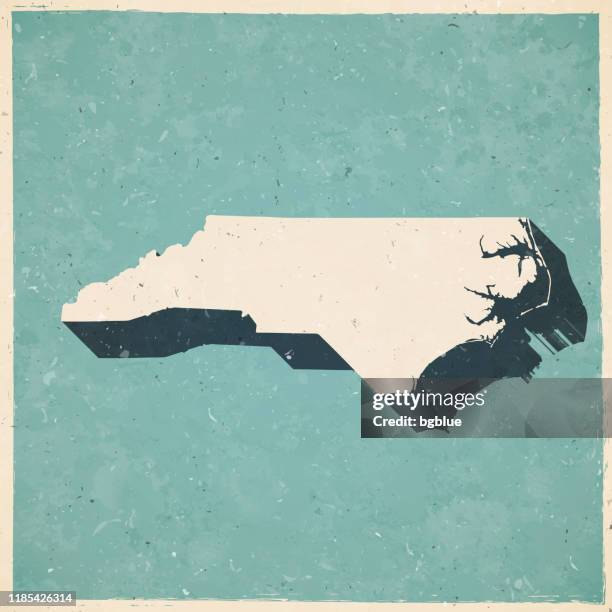 ilustraciones, imágenes clip art, dibujos animados e iconos de stock de mapa de carolina del norte en estilo retro vintage - papel con textura antigua - north carolina