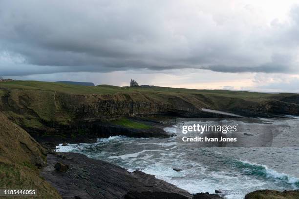 classiebawn castle on mullaghmore peninsula - mullaghmore head stock pictures, royalty-free photos & images