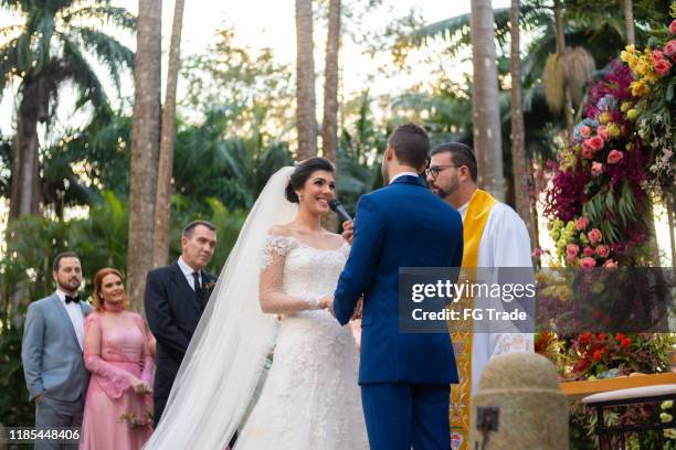 wedding ceremony at beautiful farm - perfect moment stock pictures, royalty-free photos & images