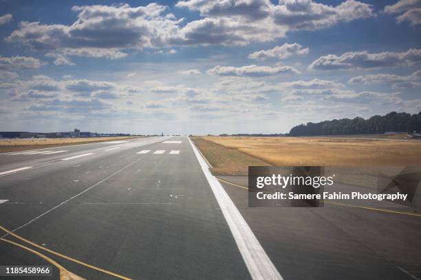 airport runway against sky - charleroi stock pictures, royalty-free photos & images