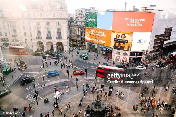 aerial view of piccadilly circus in london, england, uk - london stock-fotos und bilder