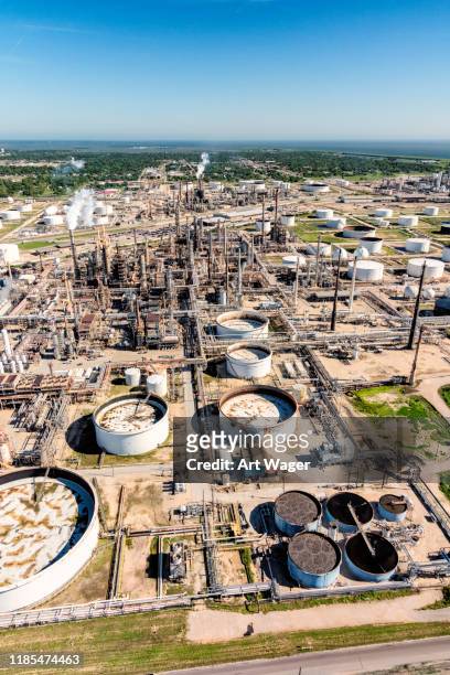 antenna della raffineria di petrolio - texas city foto e immagini stock