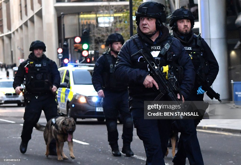 TOPSHOT-BRITAIN-POLICE-BRIDGE