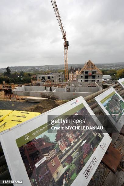Photo prise le 15 octobre 2008 sur les hauteurs de Deauville d'un chantier de construction d'un ensemble de grand standing. Avec de richissimes...