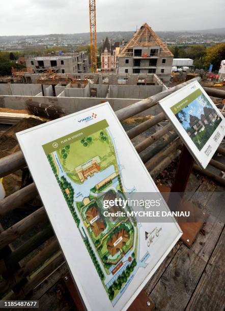 Photo prise le 15 octobre 2008 sur les hauteurs de Deauville d'un chantier de construction d'un ensemble de grand standing. Avec de richissimes...