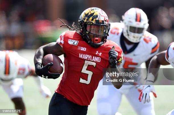 Anthony McFarland Jr. #5 of the Maryland Terrapins rushes the ball against the Syracuse Orange at Maryland Stadium on September 7, 2019 in College...