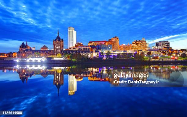 downtown albany, new york skyline - albany staat new york stockfoto's en -beelden