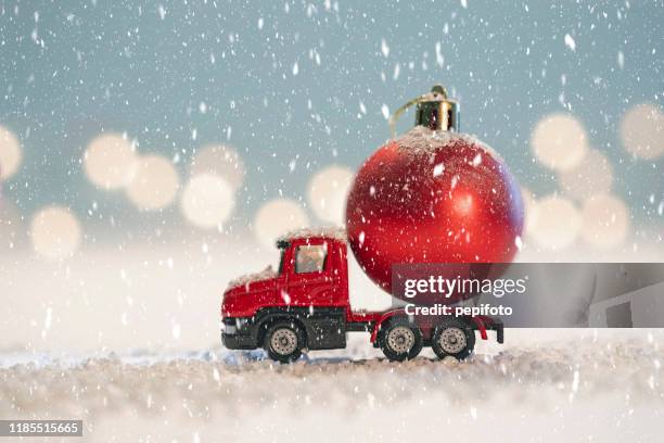 röd lastbil med boll - christmas truck bildbanksfoton och bilder