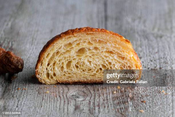 close-up of freshly baked croissant cut in half - halved stockfoto's en -beelden