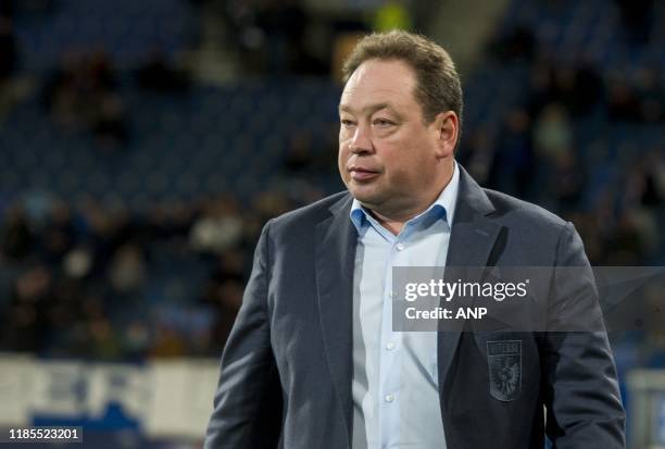 Trainer / coach Leonid Slutskiy of Vitesse during the Dutch Eredivisie match between sc Heerenveen and Vitesse Arnhem at Abe Lenstra Stadium on...