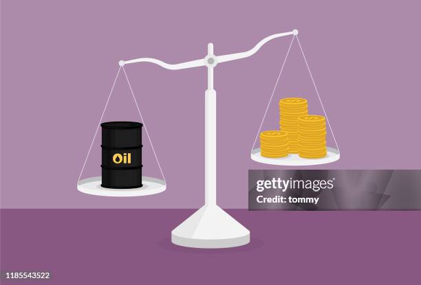 ilustrações, clipart, desenhos animados e ícones de petróleo bruto e uma pilha de moeda na escala - fábrica petroquímica