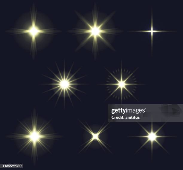 illustrations, cliparts, dessins animés et icônes de ensemble de fusées éclairantes légères - jet de flamme