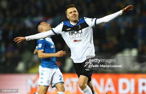 Josip Ilicic of Atalanta BC celebrates after scoring the third goal of his team during the Serie A match between Brescia Calcio and Atalanta BC at...