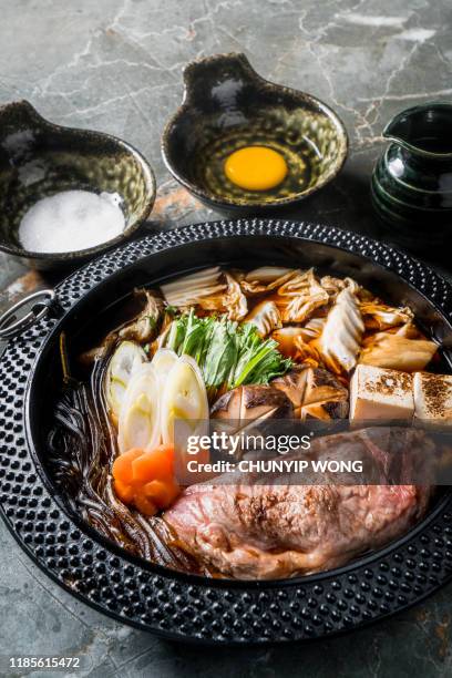 shabu shabu, japanisches essen - sukiyaki stock-fotos und bilder