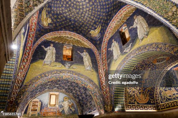 ravenna mausoleum von galla placidia - mausoleum of galla placidia stock-fotos und bilder