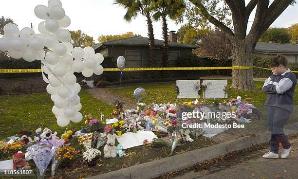 Janette Langland, of Modesto, California, viewed a memorial where Scott and Laci Peterson lived in Modesto, on November 13, 2004. Flowers, signs,...