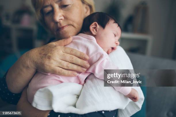 el amor no tiene límites - au pair fotografías e imágenes de stock