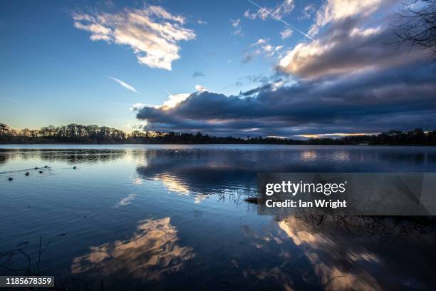 mere sunrise, ellesmere - piscina riflettente foto e immagini stock