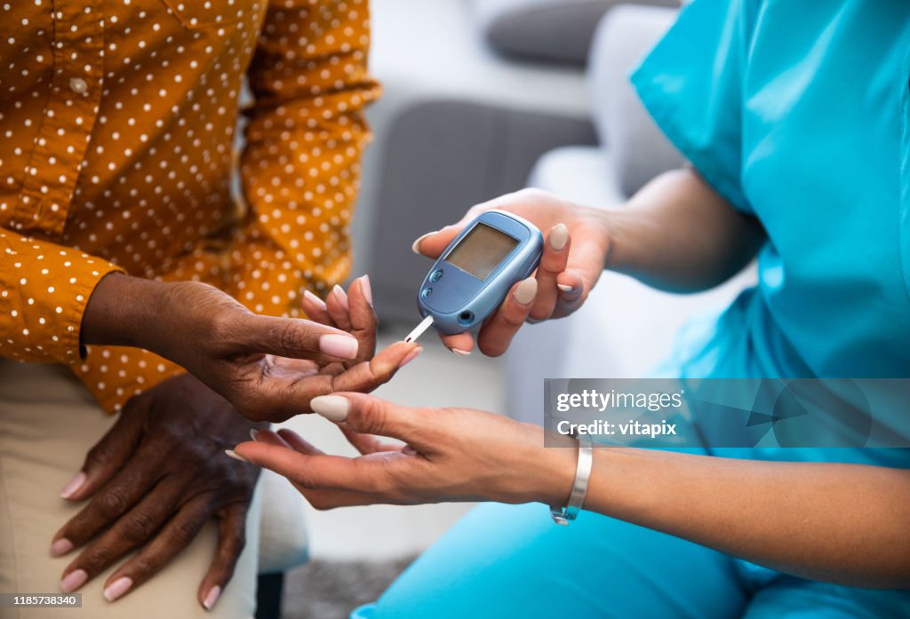 Esame del sangue del livello di glucosio