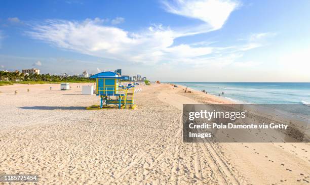 aerial drone view of south beach with lifeguard towers and waves on the beach, miami, florida at sunrise - miami beach stock-fotos und bilder