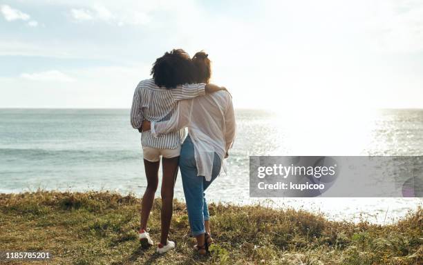 espero que possamos assistir a cada pôr do sol juntos - passando o braço - fotografias e filmes do acervo