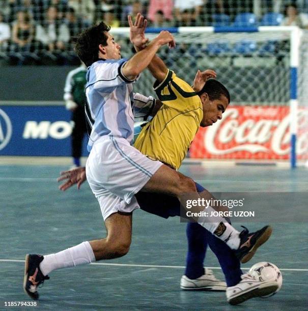 Mariano Tallaferro , of the Argentine Soccer Selection fights for the ball with Andre, during a game for the IV Mundial de Futsal, in Guatemala City,...
