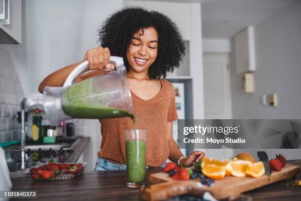 gesund sein muss nicht langweilig sein - mixer stock-fotos und bilder