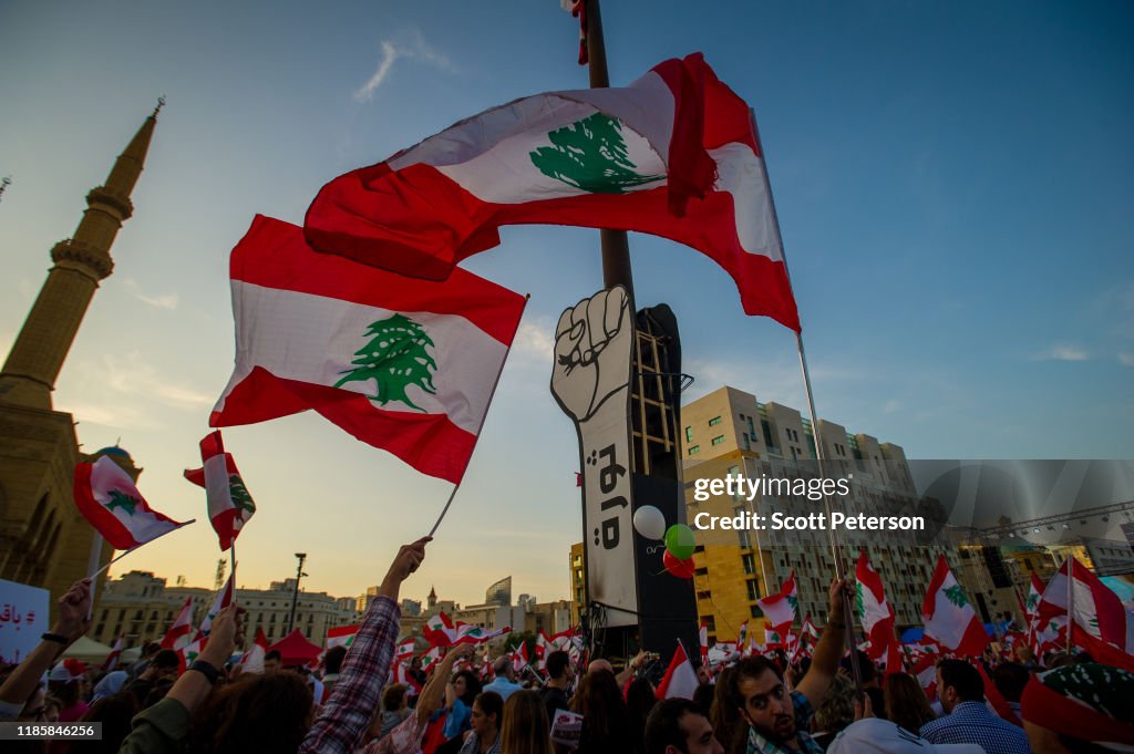 Lebanese Protesters Call For End to Sectarian Government At Beirut Rally