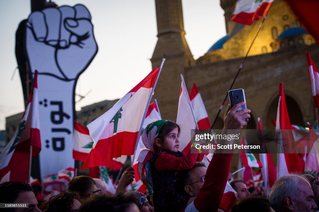 Lebanese Protesters Call For End to Sectarian Government At Beirut Rally