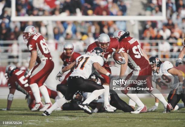 Dave Minnich, Running Back for the Washington State Cougars runs the ball during the NCAA Pac-10 college football game against the Oregon State...