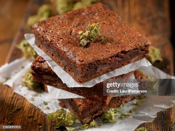 marihuana brownies - cannabis droge stockfoto's en -beelden