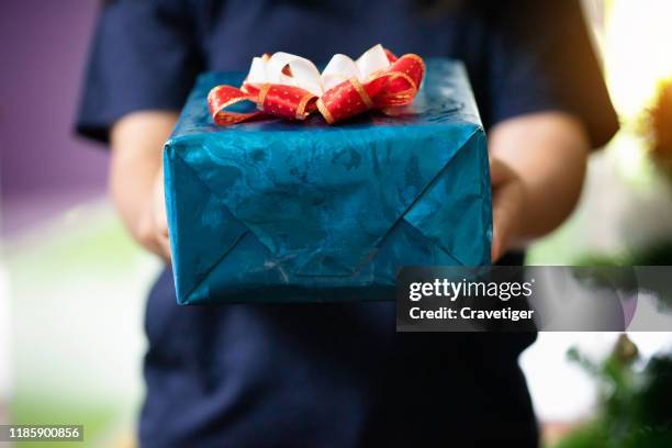 person holding and delivery christmas gift . - child giving gift stock-fotos und bilder
