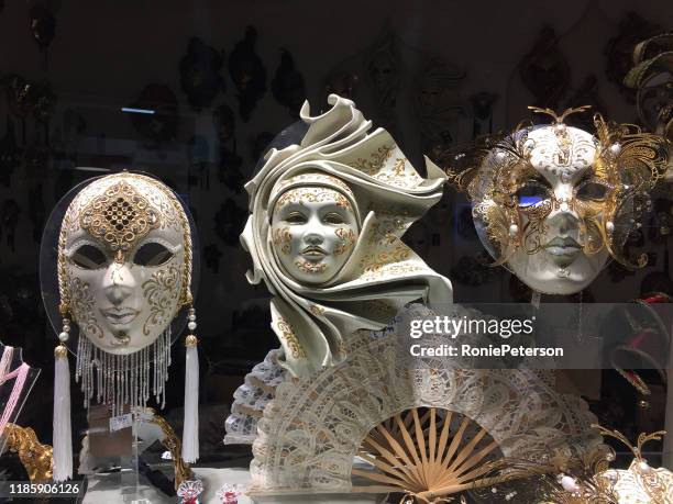 trio - carnaval de veneza stockfoto's en -beelden