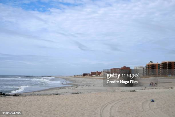 the beach at long beach, new york - long beach new york stock pictures, royalty-free photos & images