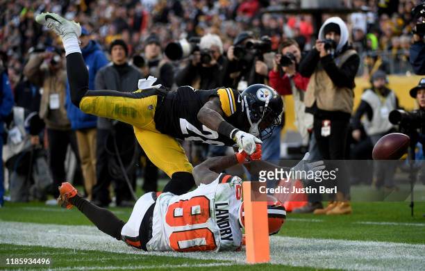 Mike Hilton of the Pittsburgh Steelers breaks up a pass intended for Jarvis Landry of the Cleveland Browns in the third quarter during the game at...