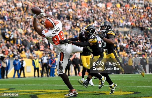 Demetrius Harris of the Cleveland Browns drops a pass in the end zone in the third quarter during the game against the Pittsburgh Steelers at Heinz...