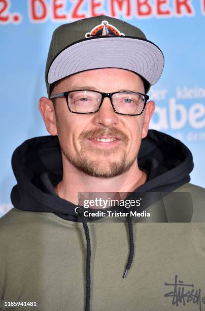 Jan Delay attends the premiere of "Der kleine Rabe Socke - Suche nach dem verlorenen Schatz" at Kino in der Kulturbrauerei on December 1, 2019 in...